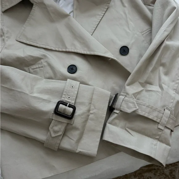 Aritzia short trench - Picture 2 of 4